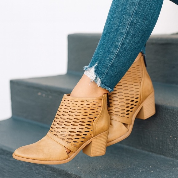 Qupid Tobin Tan Caged Ankle Heeled Booties - Picture 1 of 7